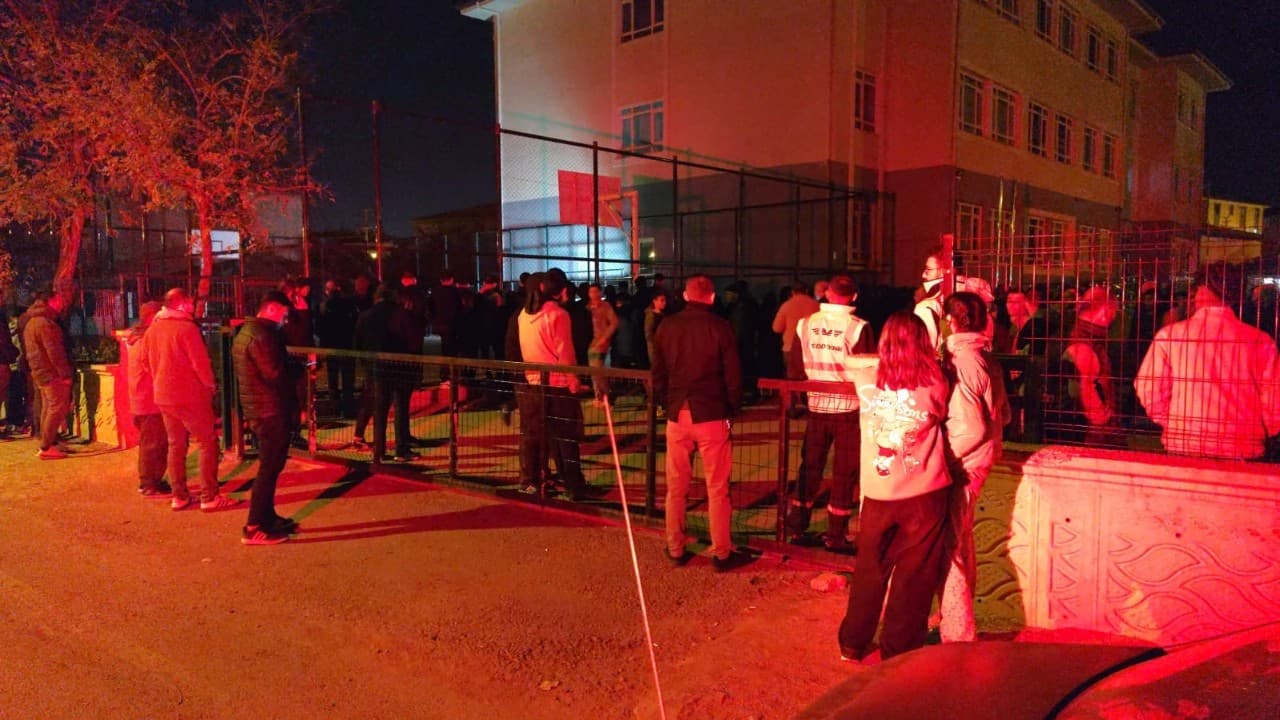 Yozgat’ta Şok Ölüm: 17 Yaşındaki Genç Yere Yığılıp Hayatını Kaybetti