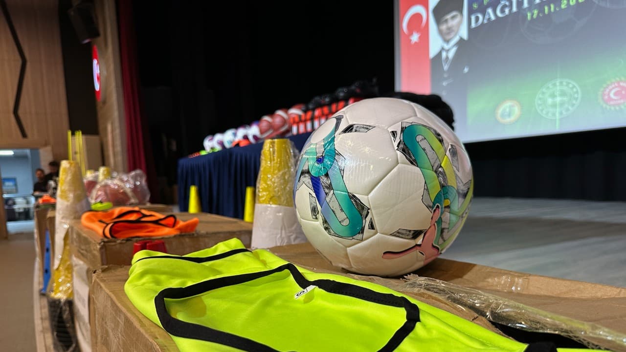 Amatör Spor Kulüplerine 1 Milyon 100 Bin Liralık Destek