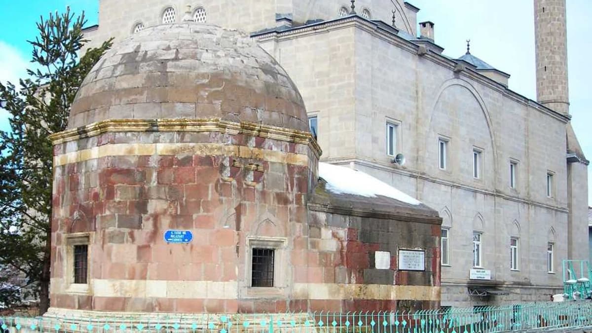 Çayıralan: Ormanın Ortasında Bal ve Türbe