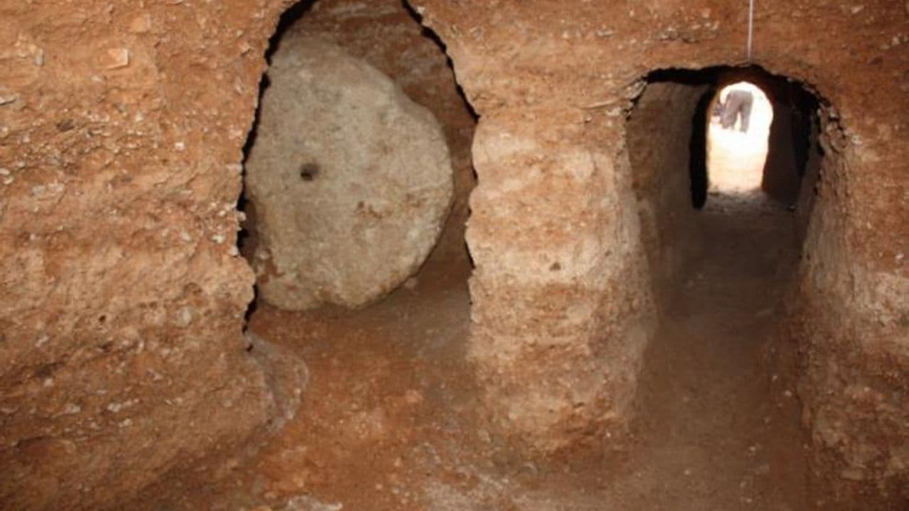 Yenifakılı: Toprak Altında Şehir, Üstünde Hububat