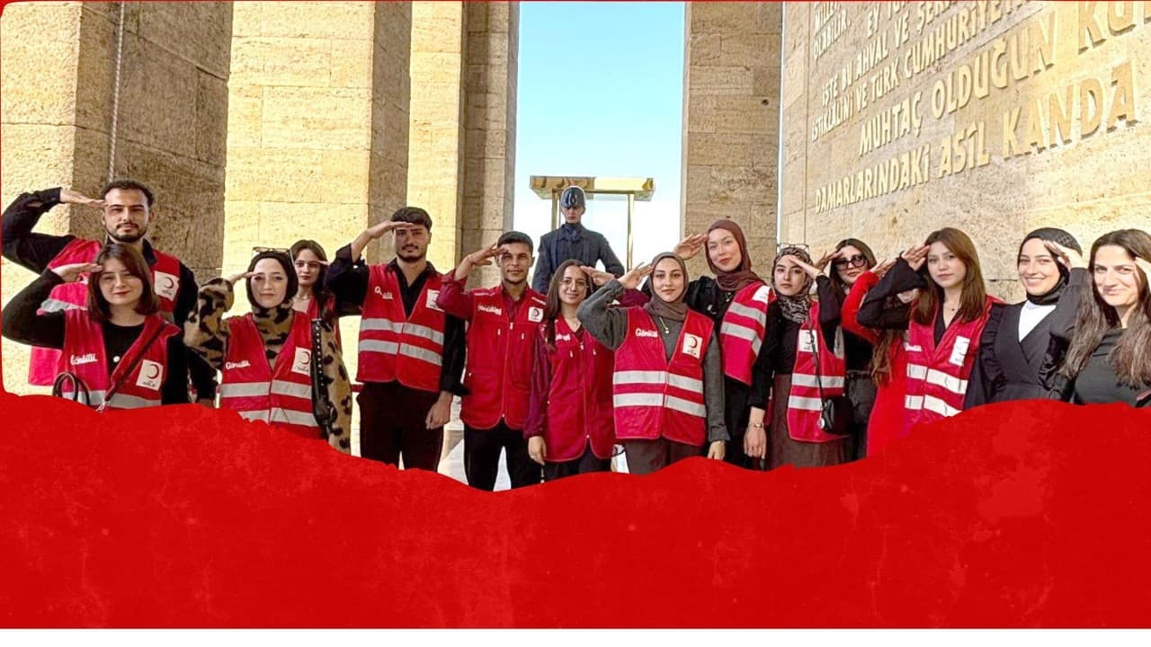 Yozgat'ın Genç Kızılay'ı Anıtkabir'de Cumhuriyetin 102. Yılını Kutladı Yozgat'ın Genç Kızılay'ı Anıtkabir'de Cumhuriyetin 102. Yılını Kutladı