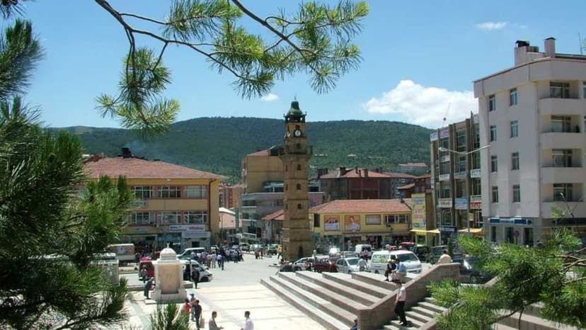 Yozgat Saat Kulesi: Cumhuriyet Meydanı'nın Sessiz Bekçisi